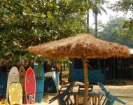 Bureh Beach, surf club sulla spiaggia